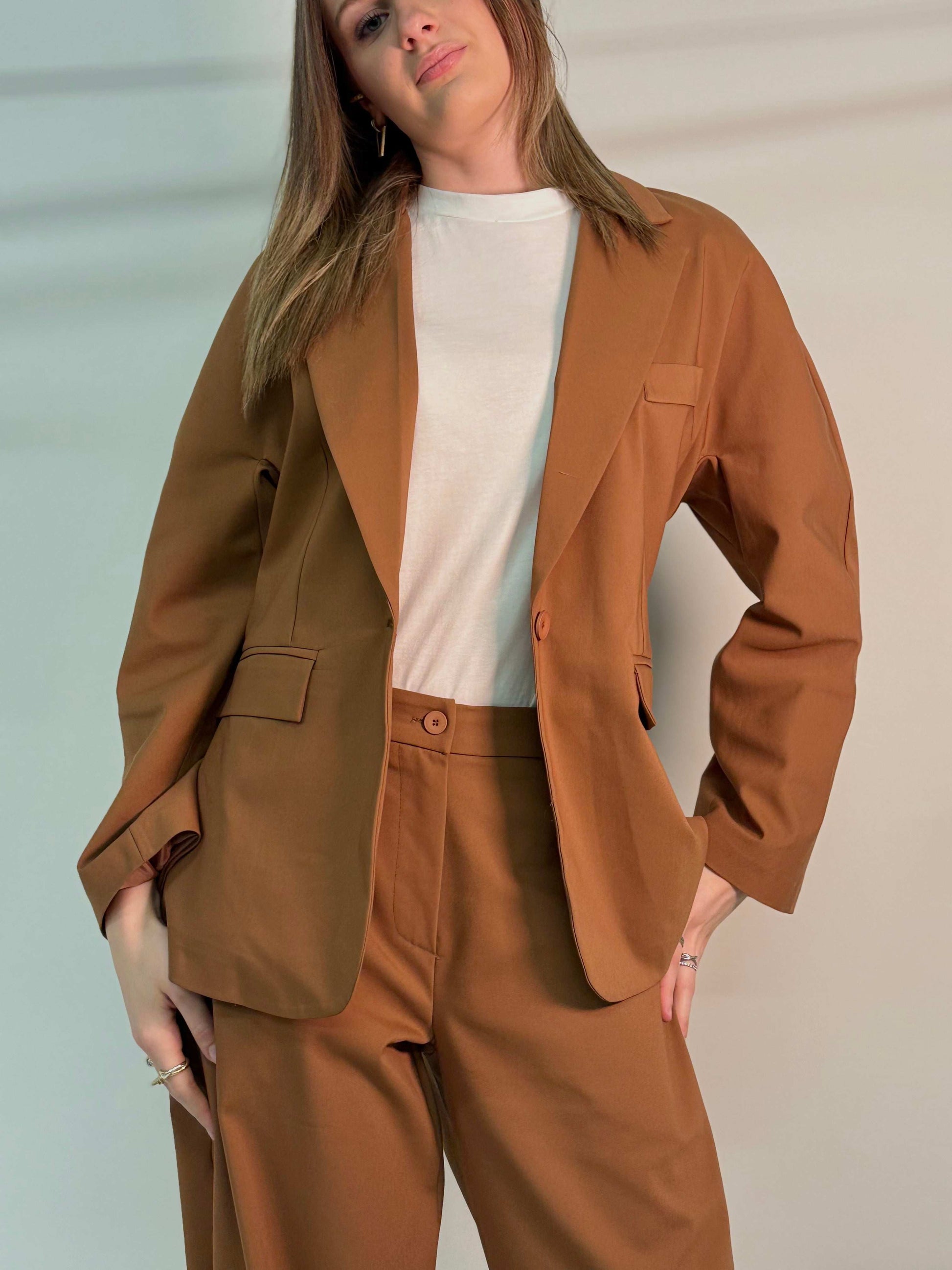 Completo color nocciola