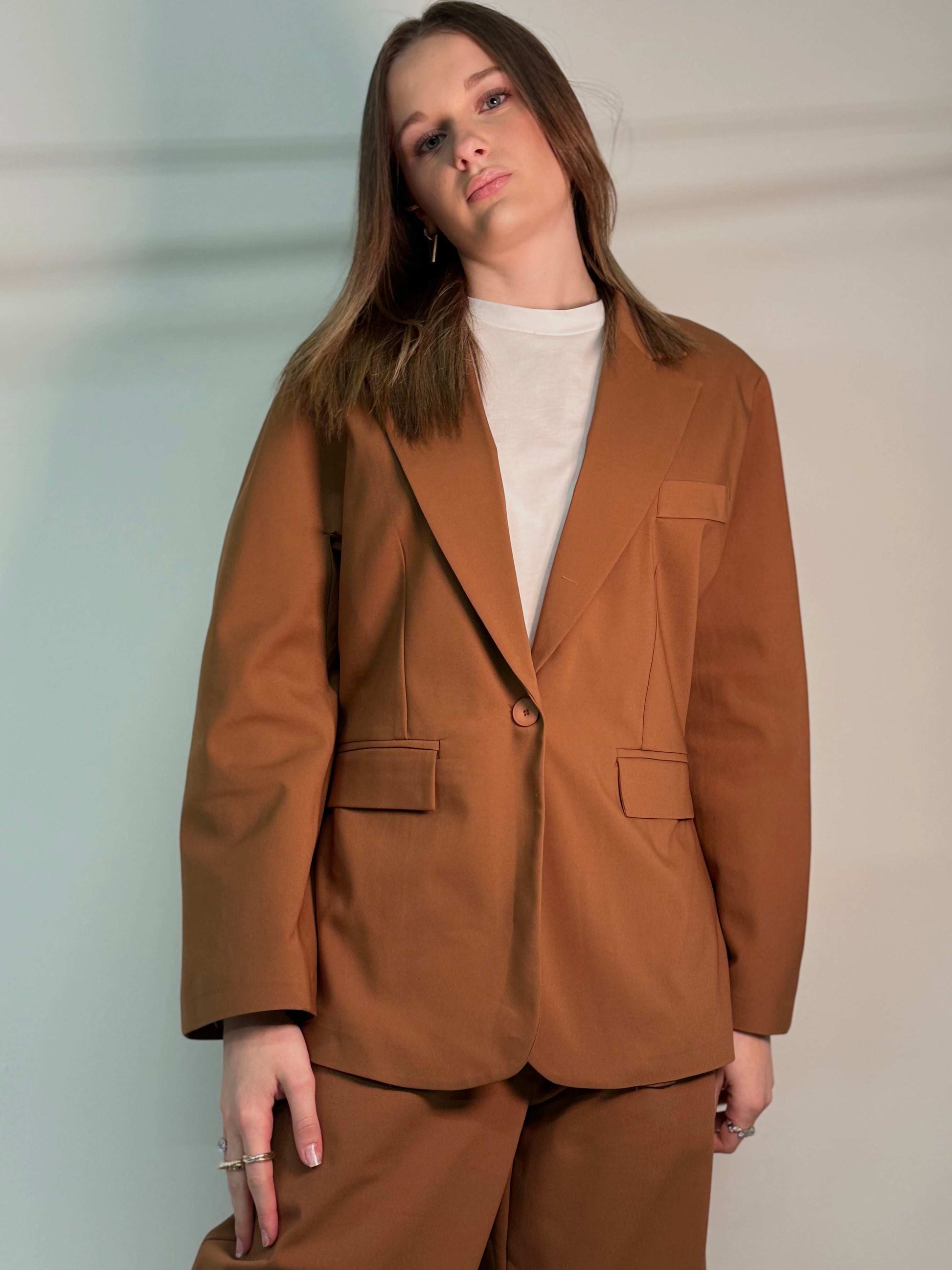 Completo color nocciola